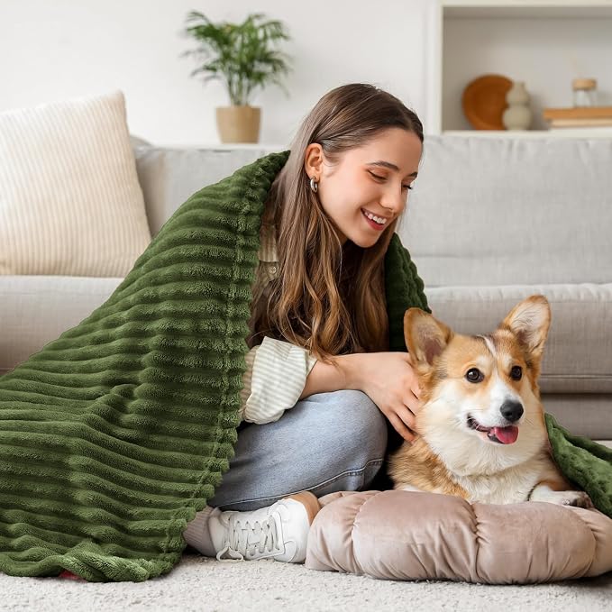 BEDELITE 3D Ribbed Jacquard Moss Fleece Twin Blanket for Bed, 60x80 Inch | Soft Warm Decorative Fluffy Blanket, Cozy Plush Lightweight Fuzzy Throw Blanket for Couch Sofa Room Decor, Gift for Women