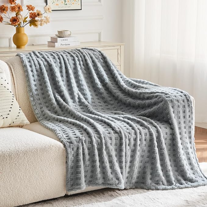 NEWCOSPLAY 3D Waffle Checkered Flannel Throw Blanket, Light Grey, 50"x70" | Super Soft Cute Lightweight Decorative Premium Silky Fleece Blanket for Couch Sofa Bed, Gift for Women Men, All Season Use