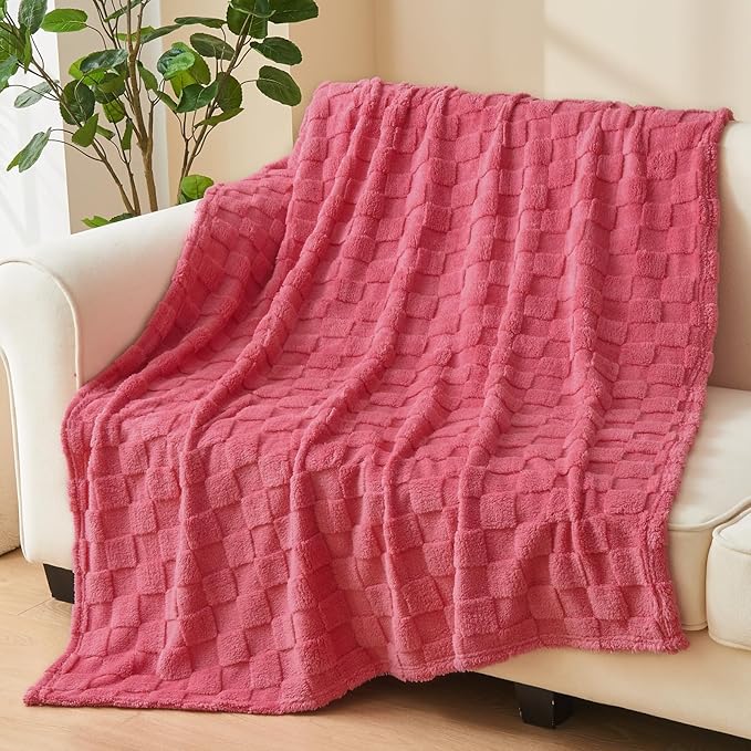 NEWCOSPLAY 3D Checkered Flannel King Blanket, Coral Pink, 90"x110" | Super Soft Cute Lightweight Decorative Premium Silky Fleece Blanket for Couch Sofa Bed, Gift for Women Men, All Season Use