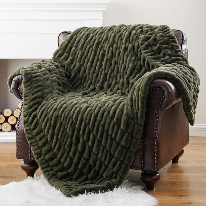 BATTILO Super Soft Faux Fur Throw Blanket for Couch, 50"x60", Double Side | Olive Green Throw Blanket, Bubble Blanket, Cozy Plush Warm Fluffy Faux Fur Blanket For Bed, Sofa Living Room