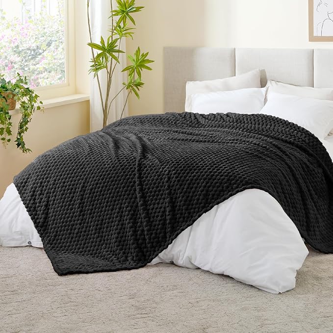 BEDELITE Black King Blanket for Bed, Soft Cozy Gifts for Women, 108 * 90 | 3D Jacquard Decorative Fleece Blanket, Super Soft Plush Throws, Cute Birthday Gift for Women & Men, Suitable for All Seasons