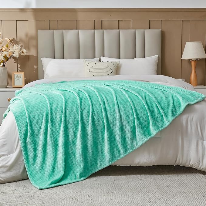 NEWCOSPLAY Fleece Leaves Pattern King Blanket, Aqua, 90"x110" | Super Soft Throw Blanket, Lightweight Cozy Bed Sofa Blanket, Premium Silky Flannel Fleece, Travel Blanket for All Season Use