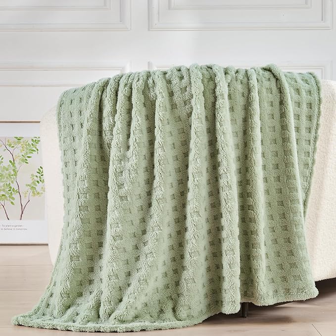 NEWCOSPLAY 3D Checkered Flannel Queen Blanket, Sage Green, 90"x90" | Super Soft Cute Lightweight Decorative Premium Silky Fleece Blanket for Couch Sofa Bed, Gift for Women Men, All Season Use