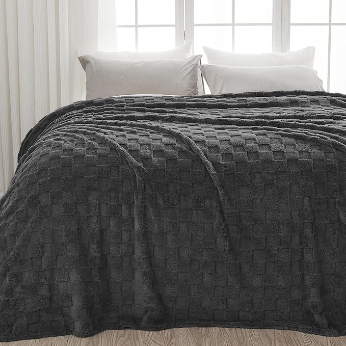 NEWCOSPLAY 3D Checkered Flannel King Blanket, Dark Grey, 90"x110" | Super Soft Cute Lightweight Decorative Premium Silky Fleece Blanket for Couch Sofa Bed, Gift for Women Men, All Season Use