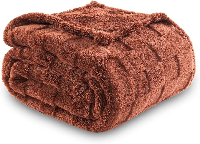 NEWCOSPLAY 3D Checkered Flannel King Blanket, Coffee Checkered, 90"x110" | Super Soft Cute Lightweight Decorative Premium Silky Fleece Blanket for Couch Sofa Bed, Gift for Women Men, All Season Use
