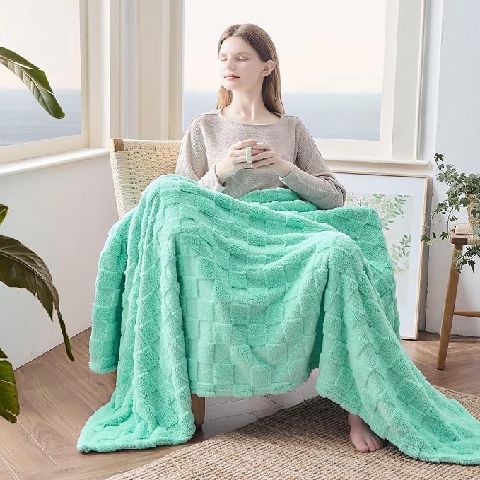 NEWCOSPLAY 3D Checkered Flannel Queen Blanket, Aqua Checkered, 90"x90" | Super Soft Cute Lightweight Decorative Premium Silky Fleece Blanket for Couch Sofa Bed, Gift for Women Men, All Season Use