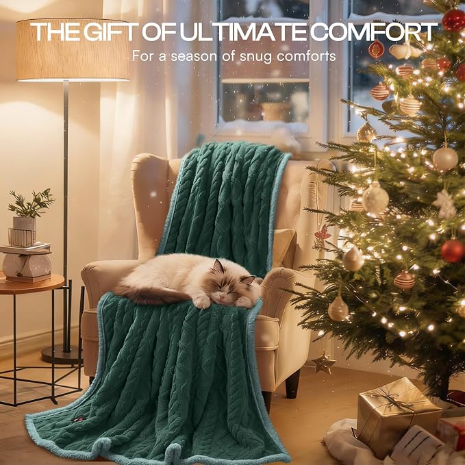 Luciphia Waterproof Dog Blanket, Reversible Sherpa Fleece for Couch Cover | Reversible waterproof pet blanket with soft Sherpa fleece; machine washable, protect couch bed car, Green-thicken 40" x 28"