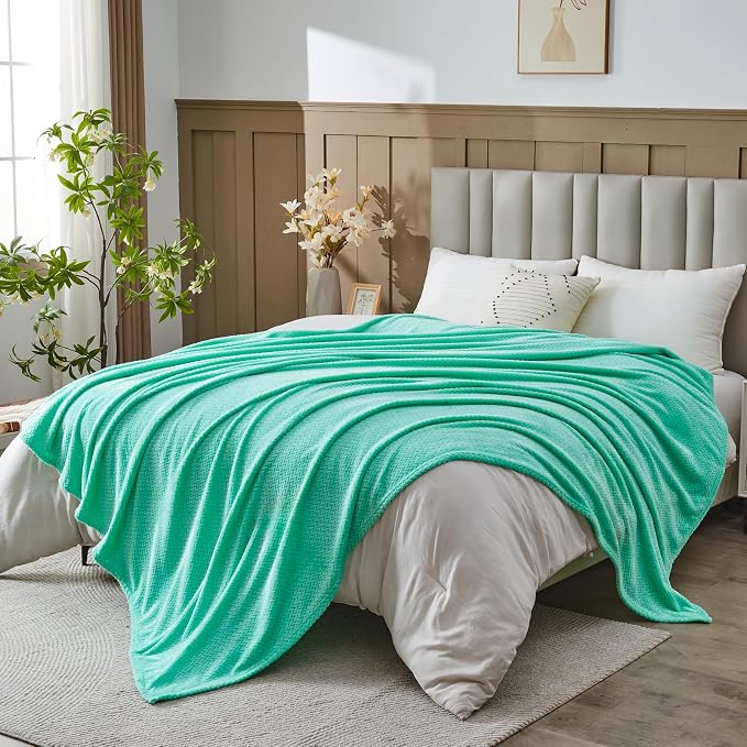 NEWCOSPLAY Fleece Leaves Pattern King Blanket, Aqua, 90"x110" | Super Soft Throw Blanket, Lightweight Cozy Bed Sofa Blanket, Premium Silky Flannel Fleece, Travel Blanket for All Season Use