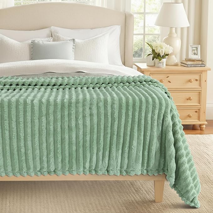decorUhome Sage Green Fleece Twin Blanket 60x80 Inches | Soft Couch Cozy Fluffy Plush Flannel Striped Blanket for Sofa Bed, Lightweight Decorative Ribbed Fuzzy Blanket for Woman
