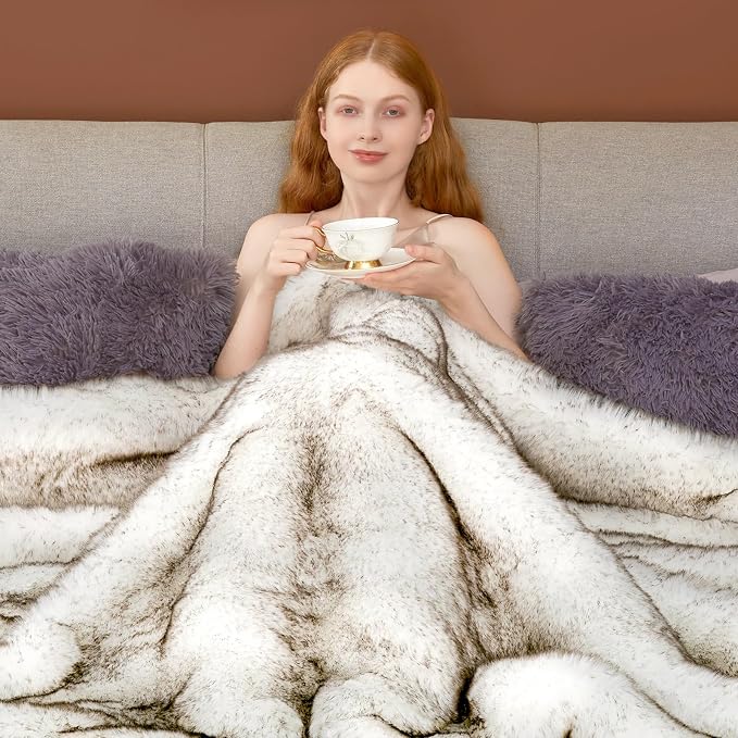 Luxury 1000GSM Faux Fur Throw Blanket, Super Heavy Thick Warm Cozy Blankets for Couch Bed Sofa, Plush Fuzzy Elegant Soft Reversible Mink Blanket for Living Room Bedroom, Twin Size,White