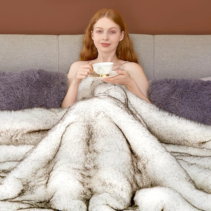 Luxury 1000GSM Faux Fur Throw Blanket, Super Heavy Thick Warm Cozy Blankets for Couch Bed Sofa, Plush Fuzzy Elegant Soft Reversible Mink Blanket for Living Room Bedroom, Queen Size,White