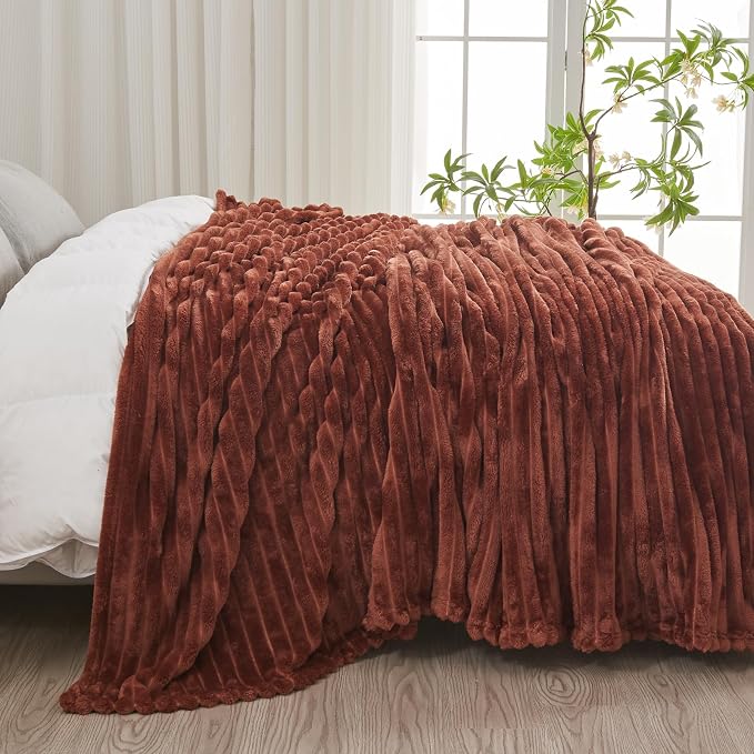NEWCOSPLAY Fleece Ribbed Cozy King Blanket for Couch, Coffee, 90"x110" | Premium Silky Flannel Blanket, Soft Lightweight Fluffy Throw Blanket for Bed Sofa Decor, Gift for All Season Use