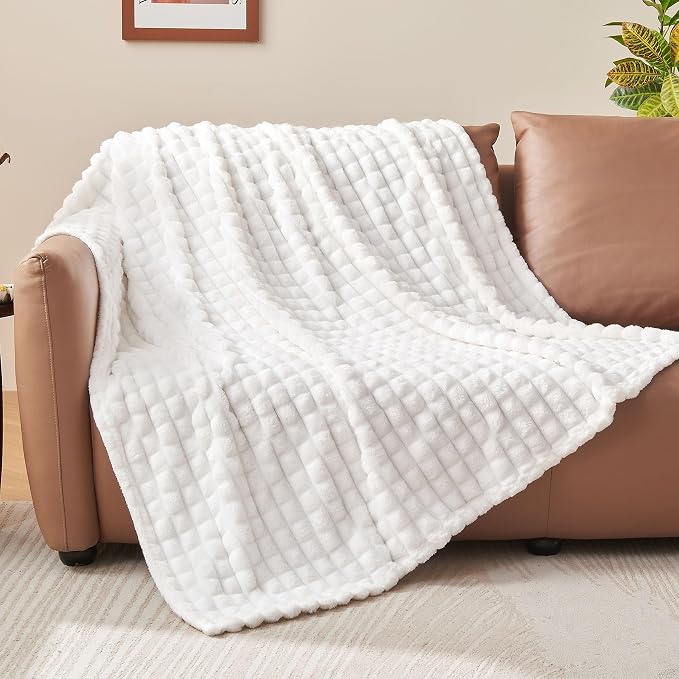 BEDELITE 3D Checked White Fleece Twin Throw Blanket for Bed, 60x80 Inch | Soft Warm Fuzzy Fluffy Blanket for Couch Sofa, Lightweight Plush Cozy Throws for Home Room Decor, Gift for Women, All Season