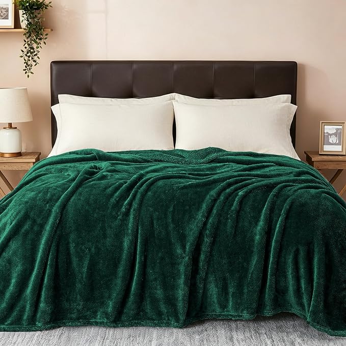 Exclusivo Mezcla Fuzzy Plush Fleece Bed Blanket Twin XL Size, Forest Green | 90x66 Inches, Super Soft and Cozy Bed Blanket, Fluffy Blanket for Bed, College Dorm Room Essentials, All Season