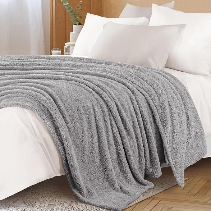 Exclusivo Mezcla Fleece Twin Size Blanket for Couch and Bed, 60" x 80" | Super Soft and Cozy Fluffy Blanket for Women, Lightweight and Fuzzy Blanket for Teens Back to School, All Season, Light Grey