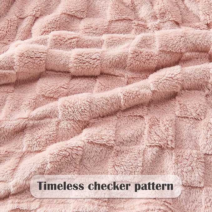 NEWCOSPLAY 3D Checkered Flannel King Blanket, Pink Checkered, 90"x110" | Super Soft Cute Lightweight Decorative Premium Silky Fleece Blanket for Couch Sofa Bed, Gift for Women Men, All Season Use