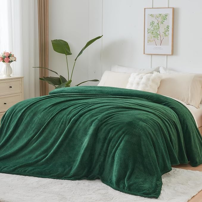 NEWCOSPLAY Fleece Leaves Pattern King Blanket, Dark Green, 90"x110" | Super Soft Throw Blanket, Lightweight Cozy Bed Sofa Blanket, Premium Silky Flannel Fleece, Travel Blanket for All Season Use