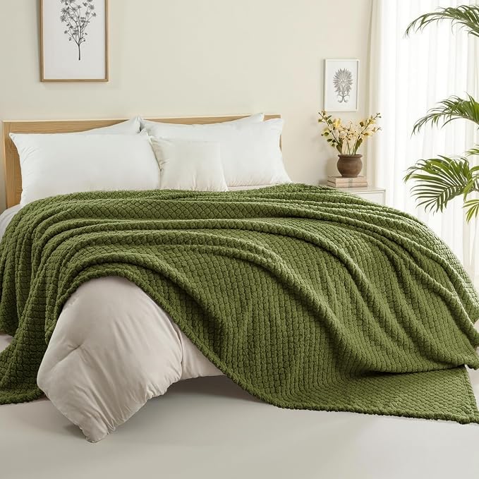 Exclusivo Mezcla Soft Fleece Twin Size Blanket for Bed, Olive Green | Jacquard Lightweight Cozy Bed Blanket, Breathable Decorative Fuzzy Textured All Season Use, 60x80 Inches