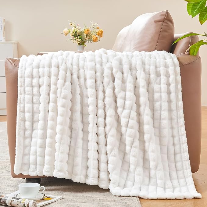 BEDELITE 3D Checked White Fleece Twin Throw Blanket for Bed, 60x80 Inch | Soft Warm Fuzzy Fluffy Blanket for Couch Sofa, Lightweight Plush Cozy Throws for Home Room Decor, Gift for Women, All Season