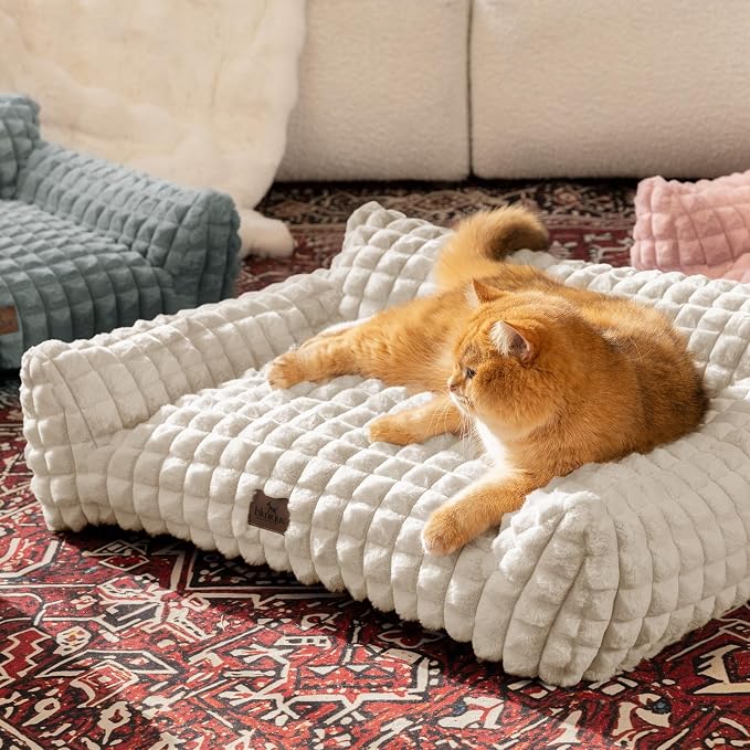 Cat Couch Bed with Fluffy Faux Rabbit Fur for Indoor Cats, 30 Inch | Cute Fuzzy Cat Sofa Recliner With Washable Cover, Suppportive Cozy Pets Couch in 3D Diamond Pattern, Off White
