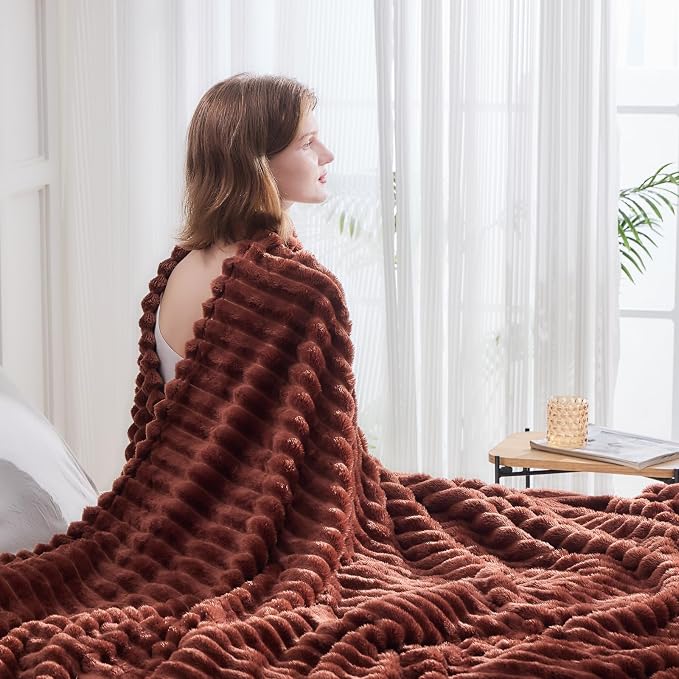 NEWCOSPLAY Fleece Ribbed Cozy King Blanket for Couch, Coffee, 90"x110" | Premium Silky Flannel Blanket, Soft Lightweight Fluffy Throw Blanket for Bed Sofa Decor, Gift for All Season Use