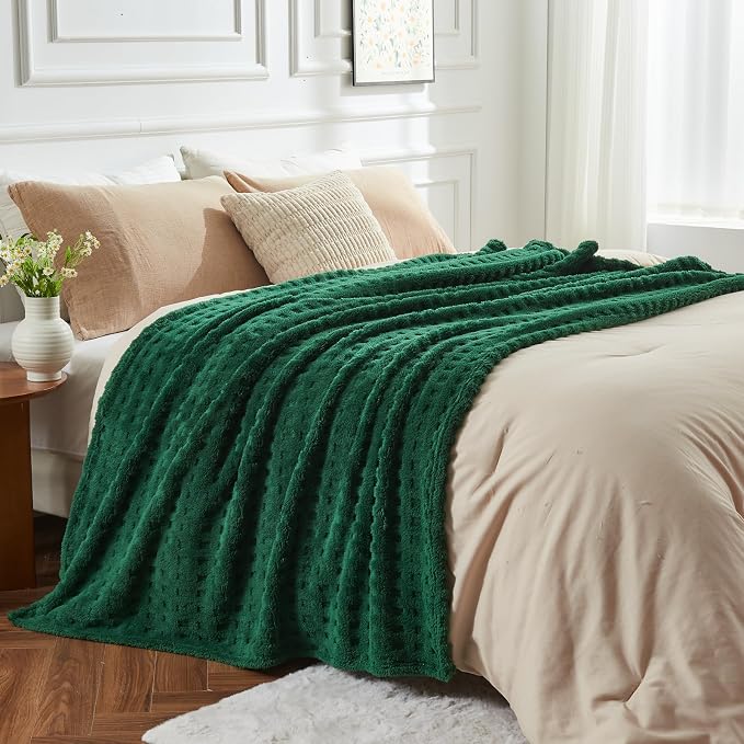 NEWCOSPLAY 3D Waffle Checkered Flannel King Blanket, Dark Green, 90"x110" | Super Soft Cute Lightweight Decorative Premium Silky Fleece Blanket for Couch Sofa Bed, Gift for Women Men, All Season Use