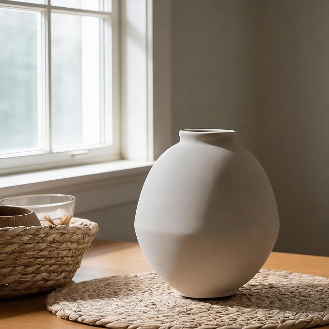PORCER Ceramic Flower Vase, 6.22 Inch Rustic Farmhouse Vase Home Decor, Handcrafted Vintage Pottery Vase, Small Terracotta Vases for Living Room, Table, Shelf, Fireplace, Off-White
