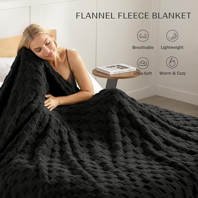 Exclusivo Mezcla 3D Checkered Fleece Queen Blanket for Bed, Black | Super Soft and Cozy Fluffy Blanket, Lightweight, Breathable, Decorative Blanket for Living Room, Bedroom, All Season, 90"x90"