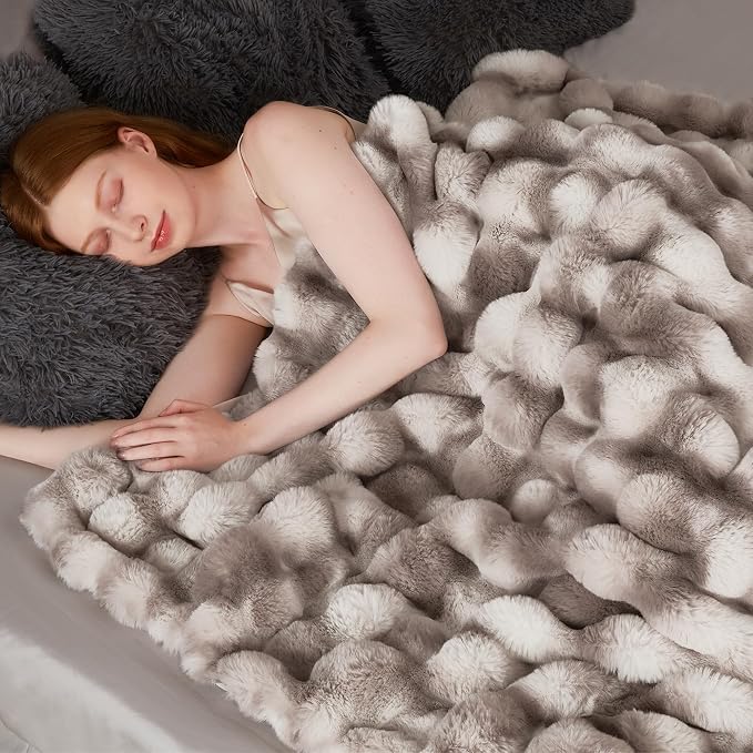 Luxury 1000GSM Rabbit Faux Fur Blanket, Super Heavy Warm Cozy Brown Blankets for Couch Bed Sofa, Ruched Plush Fuzzy Elegant Soft Reversible Mink Blanket Living Room Bedroom, 90" x 90"