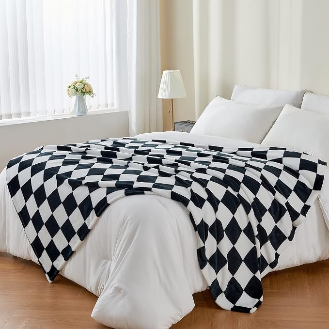 BEDELITE Plaid Fleece Twin Blanket, Black & White Checkered 60x80 Inches | 100% Polyester Microfibe, Soft, Lightweight, Warm, Classic Cherckerde Blanket, Room Decor, Machine Washable, for Couch Bed