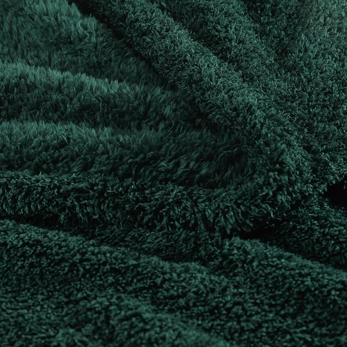 Exclusivo Mezcla Fleece Throw Blanket for Couch and Sofa, 50" x 60" | Super Soft and Cozy Fluffy Blanket for Women, Lightweight and Fuzzy Throw for Home Decor, All Season, Forest Green
