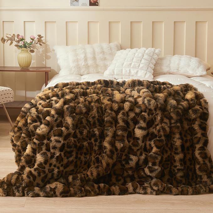 LIFEREVO Cheetah Print Luxury Fluffy Faux Rabbit Fur Throw 50x60, Brown | Leopard Print Plush Bubble Blanket for Bed Couch Sofa, Decorative Soft Furry Lap Throw for Bedroom Living Room Office