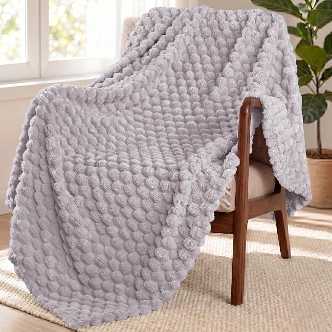 Exclusivo Mezcla Large 3D Fleece Throw Blanket for Couch, Light Grey | Extra Soft Fuzzy Plush Lightweight Throws, Cozy Fluffy Decorative Blankets for All Seasons, 50x70 Inches