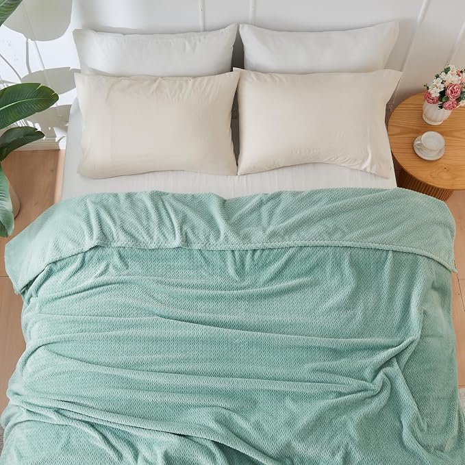 NEWCOSPLAY Fleece Leaves Pattern Twin Blanket, Mint Green, 60"x80" | Super Soft Throw Blanket, Lightweight Cozy Bed Sofa Blanket, Premium Silky Flannel Fleece, Travel Blanket for All Season Use