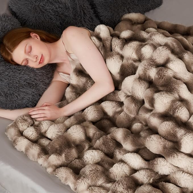 Luxury 1000GSM Faux Rabbit Fur Throw Blanket, Super Heavy Warm Cozy Brown Blankets for Couch Bed Sofa, Ruched Plush Fuzzy Elegant Soft Reversible Mink Blanket for Living Room Bedroom