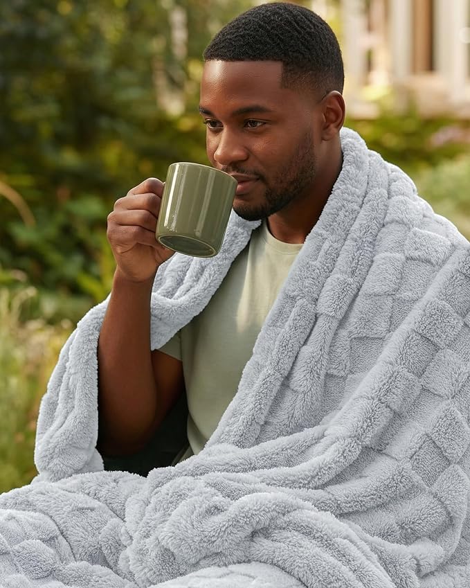 Utopia Bedding Plush Checkered Fleece Blanket Cool Grey Throw (50x60 Inch) | Soft, Cozy, Couch, Bed, Home Decor, Travel Friendly, Throws, Gift for Women and Men