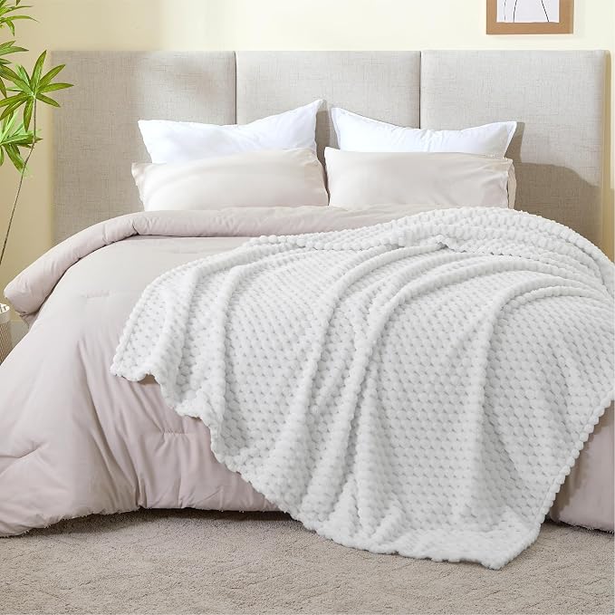 BEDELITE White Twin Blanket for Couch, Soft Cozy Gifts for Women, 60 * 80 | 3D Jacquard Decorative Fleece Blanket, Super Soft Plush Throw, Cute Birthday Gift for Women & Men, Suitable for All Seasons