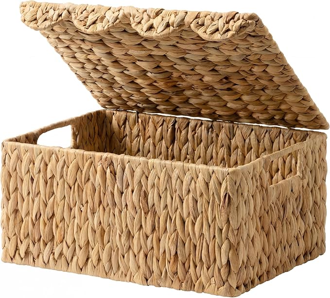 StorageWorks Scalloped Wicker Basket with Lid, Large Water Hyacinth Basket | Rattan Storage Baskets with Scalloped Edge, Basket with Lid Decorative Storage, Woven Wicker Basket for Living Room, Bedroom