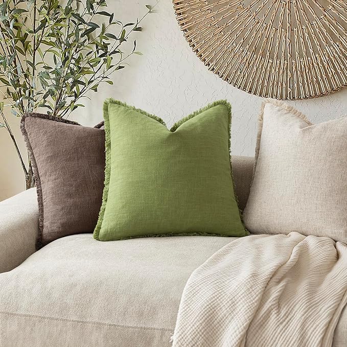 Foindtower Set of 2 Decorative Linen Fringe Lumbar Throw Pillow Covers Boho Farmhouse Cushion Cover with Tassels Soft Accent Pillowcase for Couch Sofa Bed Living Room Home Decor,12×20 Inch,Lush Green