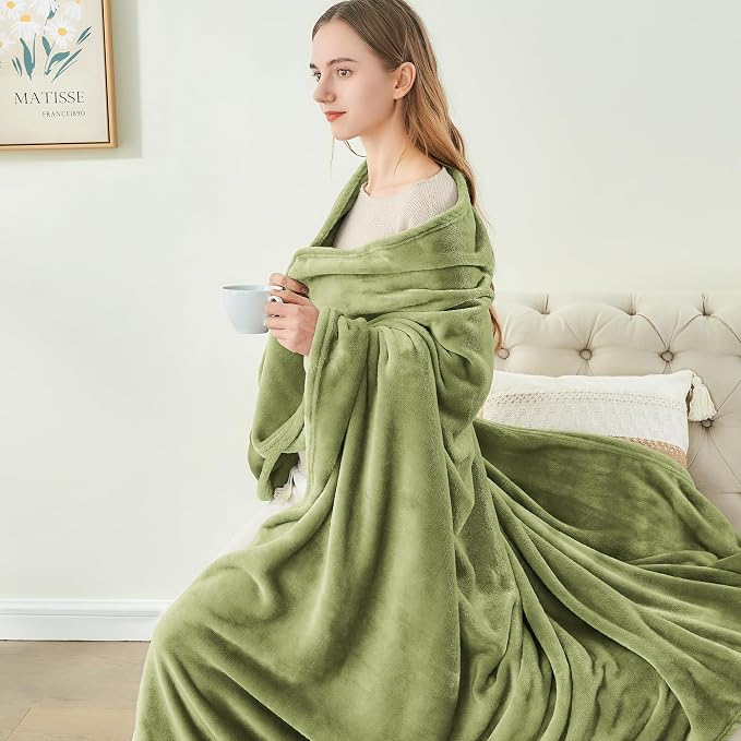 BEDELITE Fleece Blanket Soft Plush Throw for Couch Dusty Green 50"x60" | Ultra Soft Fleece, Plush Microfiber, Lightweight Warmth, All Season Comfort, Fade Resistant, Machine Washable, Couch Sofa Bed