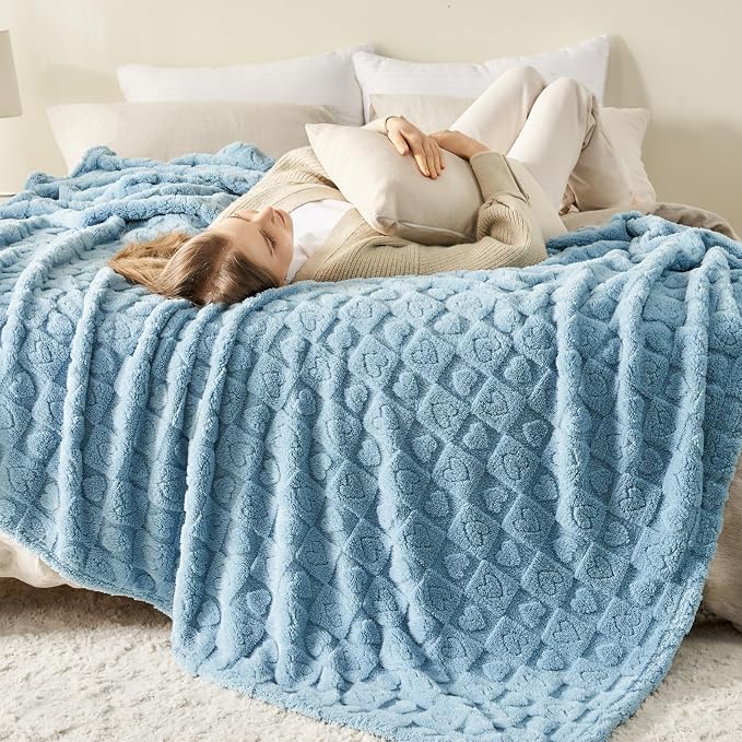 NEWCOSPLAY 3D Heart Checkered Flannel Queen Blanket, Blue Heart, 90"x90" | Super Soft Cute Lightweight Decorative Premium Silky Fleece Blanket for Couch Sofa Bed, Gift for Women Men, All Season Use