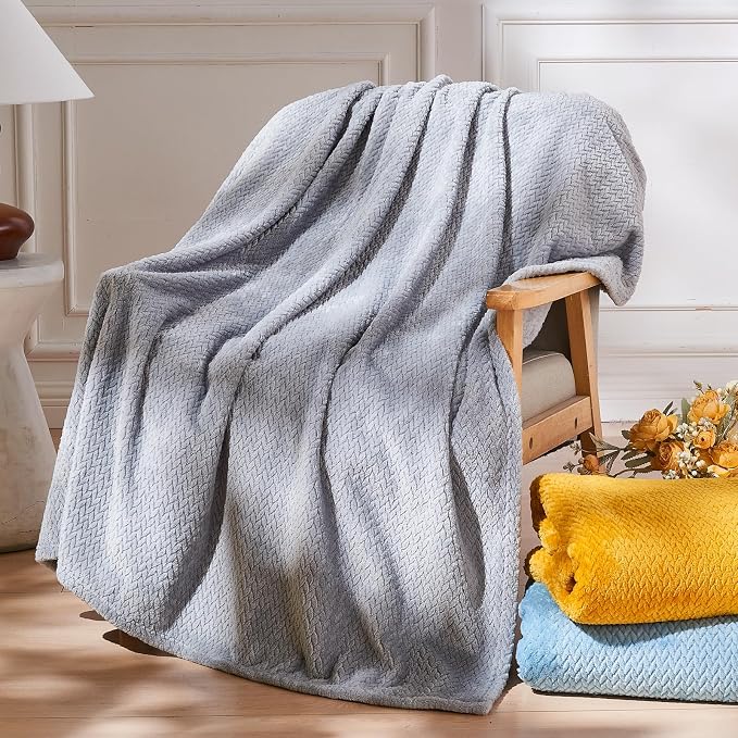 NEWCOSPLAY Fleece Leaves Pattern King Blanket, Grey, 90"x110" | Super Soft Throw Blanket, Lightweight Cozy Bed Sofa Blanket, Premium Silky Flannel Fleece, Travel Blanket for All Season Use