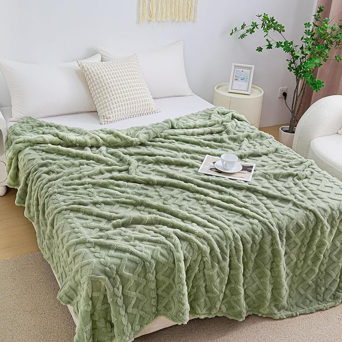Aganear Fleece Throw Blanket for Bed Couch 90"x108" Sage Green | Lightweight Fuzzy Throw,Warm Gift for Women,Christmas,Housewarming,Soft,Boho Design for Room Home Decor,All-Season Use