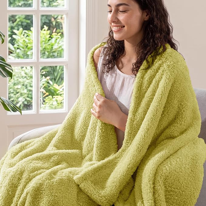 Exclusivo Mezcla Fleece Throw Blanket for Couch and Sofa, 50" x 60" | Super Soft and Cozy Fluffy Blanket for Women, Lightweight and Fuzzy Throw for Home Decor, All Season, Light Green