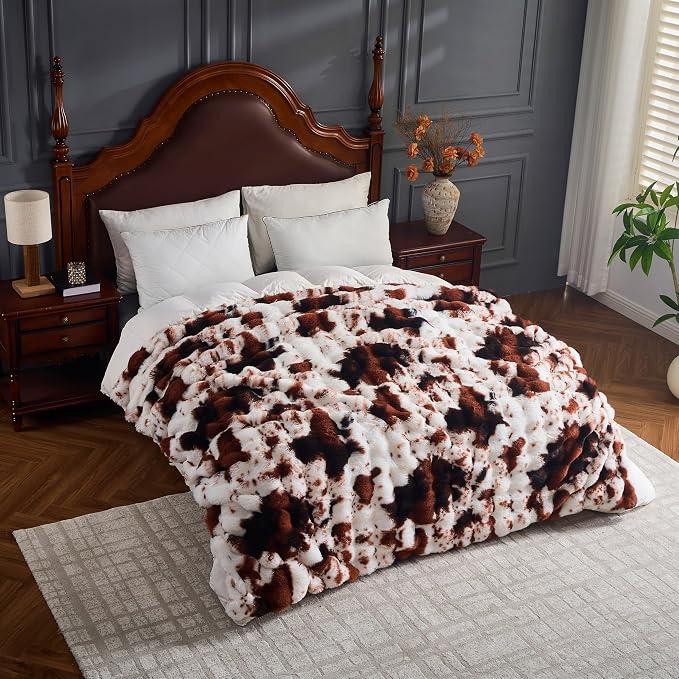 Faux Fur Blanket 50''x60'', 750 GSM Double Sided Cow Print Blankets Soft Cozy Fluffy Bubble Blanket for Couch Sofa Office Camping Shaggy Plush Furry Travel Blankets for Women, Men, Brown