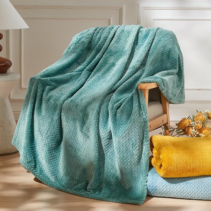 NEWCOSPLAY Fleece Leaves Pattern King Blanket, Light Teal, 90"x110" | Super Soft Throw Blanket, Lightweight Cozy Bed Sofa Blanket, Premium Silky Flannel Fleece, Travel Blanket for All Season Use