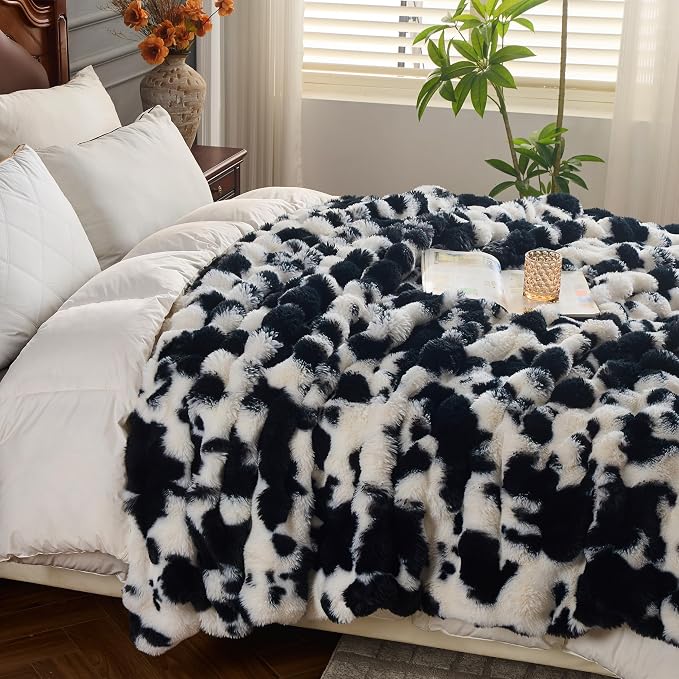 Faux Fur Bed Blankets Queen Size, 750 GSM Double Sided Plush Furry Blanket for Couch Sofa Bed Bedroom Living Room Hotel, Super Soft Warm and Cozy Cow Print Blankets, Black White, 80''x90''