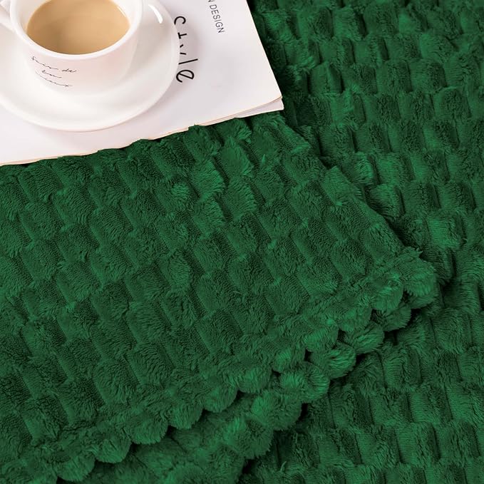 Bnuitland Dark Green Flannel Throw Blanket (50X70 inches), 300 GSM Fleece Cozy Warm Soft Home Decor Lightweight Bed Sofa Blanket for Adults, Suitable for All Seasons.