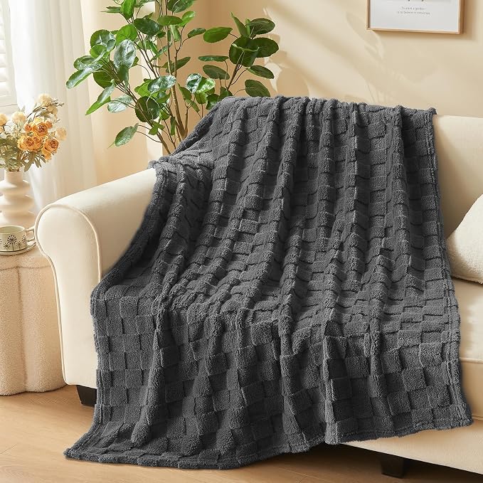NEWCOSPLAY 3D Checkered Flannel King Blanket, Dark Grey, 90"x110" | Super Soft Cute Lightweight Decorative Premium Silky Fleece Blanket for Couch Sofa Bed, Gift for Women Men, All Season Use