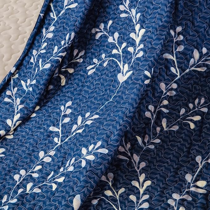 Exclusivo Mezcla Reversible Floral Quilted Throw Blanket, 50"x 60" | Lightweight Summer Quilt Throw, Designed for Bed/ Couch/ Sofa, Navy Blue Vintage Pattern